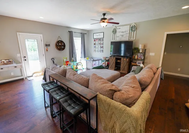 Homes for sale in Evansville, IN | 1518 Breezy Creek Dr, Evansville, IN 47720 | MLS# 202613577