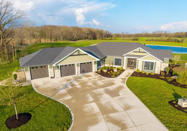 Homes for sale in Roanoke, IN | 16797 Zubrick Rd, Roanoke, IN 46783 | MLS# 202613611