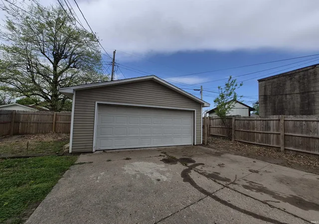 5th image of 1409 Main St, Vincennes, IN 47591 | MLS# 202613617