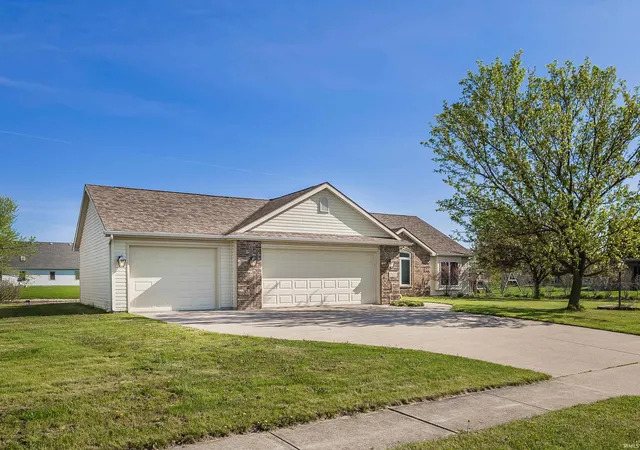 3rd image of 7825 G Antony Dr, Fort Wayne, IN 46818 | MLS# 202613875