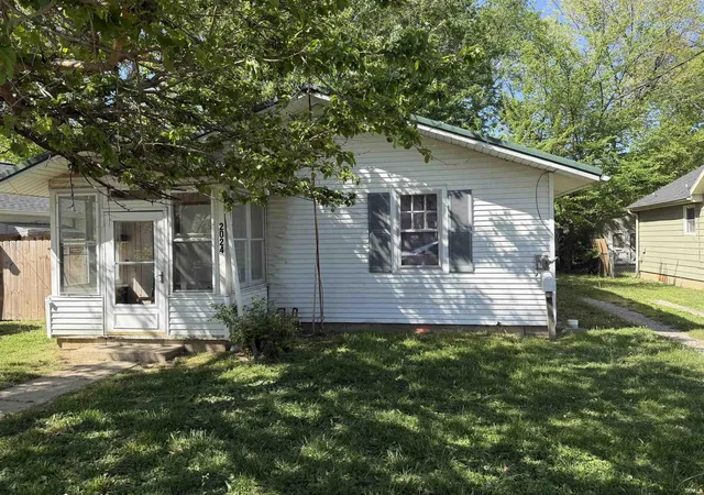 Homes for sale in Evansville, IN | 2024 Ravenswood Dr, Evansville, IN 47714 | MLS# 202614068