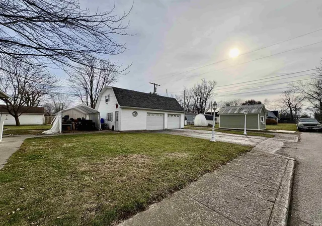 Homes for sale in Bluffton, IN | 1128 W Cherry St, Bluffton, IN 46714 | MLS# 202614101