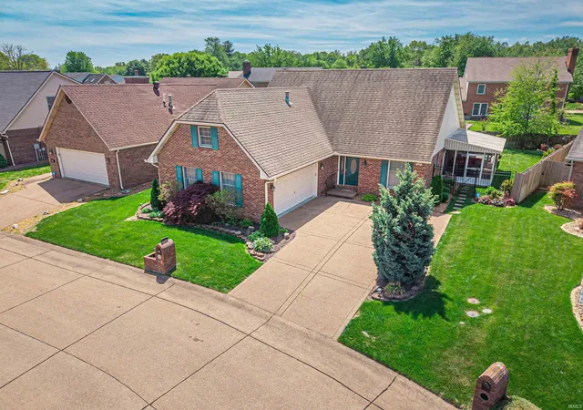 Photo 2 of Sale Pending at 6009 E Walnut St, Evansville, IN 47715 | MLS# 202614260 | Listing updated on 2026-07-18