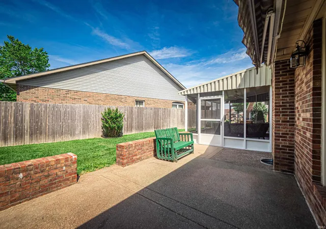 Photo 5 of Sale Pending at 6009 E Walnut St, Evansville, IN 47715 | MLS# 202614260 | Listing updated on 2026-07-18