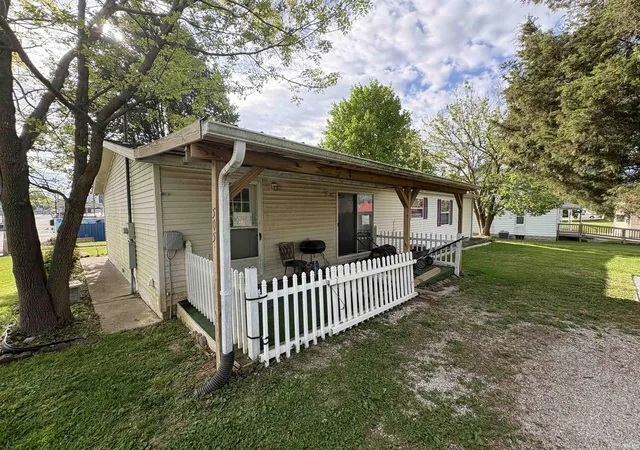 Photo 3 of Manufactured home for sale at 505 W Iowa St, Holland, IN 47541 | MLS# 202614301 | Listing updated on 2026-04-22