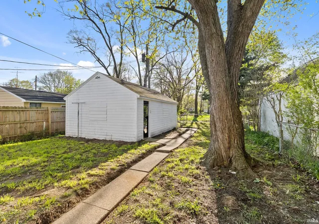 5th image of 1419 Johnson St, South Bend, IN 46628 | MLS# 202614322