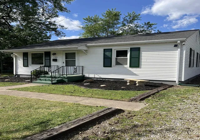 Homes for sale in Evansville, IN | 1900 Cass Ave, Evansville, IN 47714 | MLS# 202614405