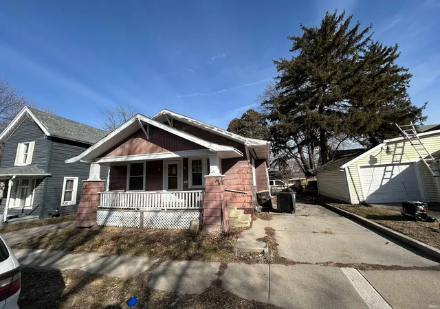 Photo 3 of Sale Pending at 704 W Dewald St, Fort Wayne, IN 46802 | MLS# 202614419 | Listing updated on 2026-09-10