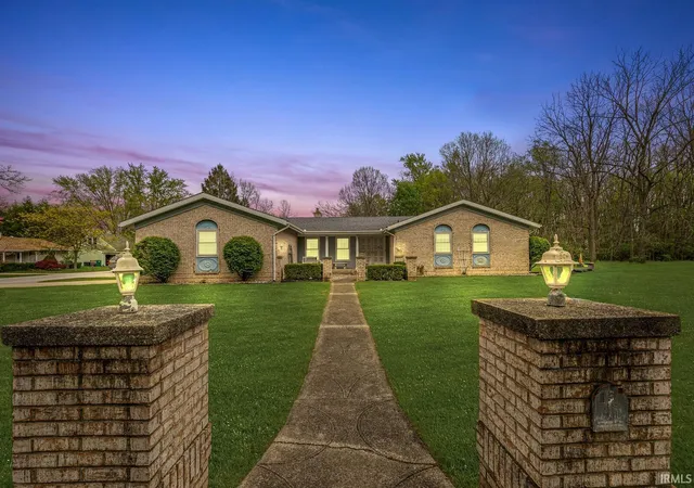 2nd image of 404 Terry Ln, Mishawaka, IN 46544 | MLS# 202614446