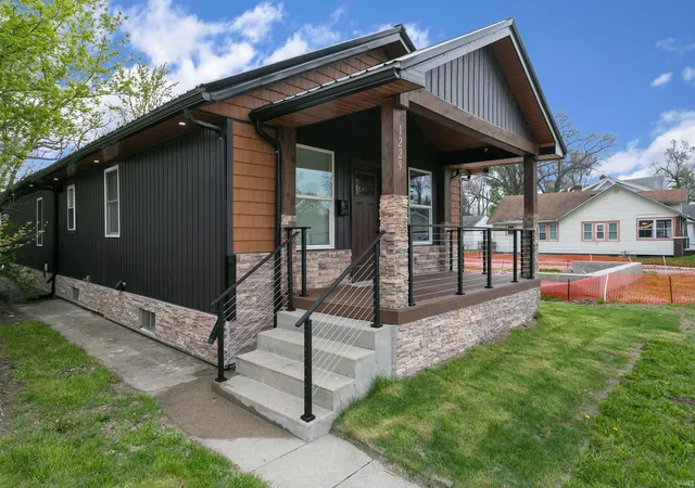 3rd image of 1229 Miner St, South Bend, IN 46617 | MLS# 202614487