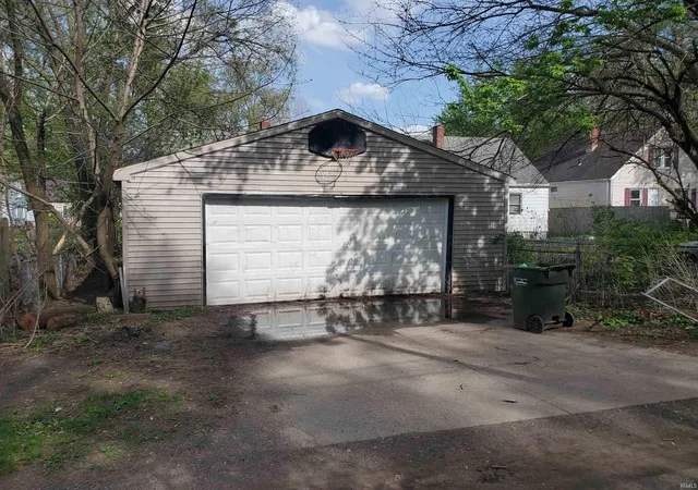 Homes for sale in South Bend, IN | 1609 N Brookfield St, South Bend, IN 46628 | MLS# 202614630
