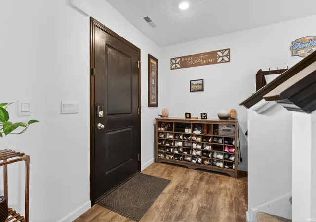 2nd image of 10024 Glen Edge Ln, New Haven, IN 46774 | MLS# 202614748
