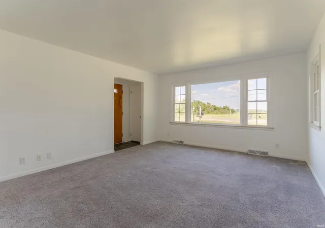 Homes for sale in Evansville, IN | 5400 Weaver Rd, Evansville, IN 47711 | MLS# 202614785