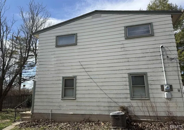 Homes for sale in Muncie, IN | 1914 W White River Blvd, Muncie, IN 47303 | MLS# 202614865