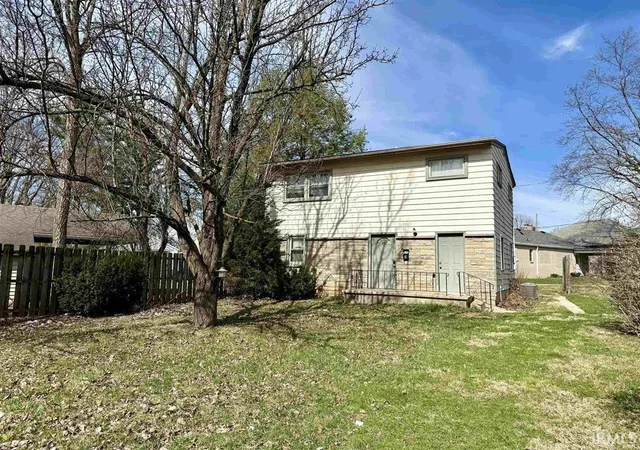 Homes for sale in Muncie, IN | 1914 W White River Blvd, Muncie, IN 47303 | MLS# 202614865