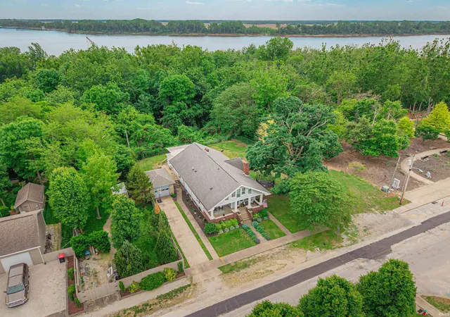 Homes for sale in Mount Vernon, IN | 402 E Water St, Mount Vernon, IN 47620 | MLS# 202614909