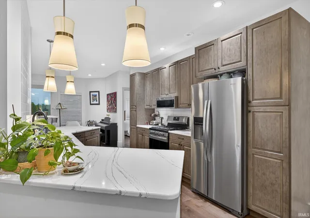 4th image of 810 Spyglass Hill Dr, Bedford, IN 47421 | MLS# 202615029