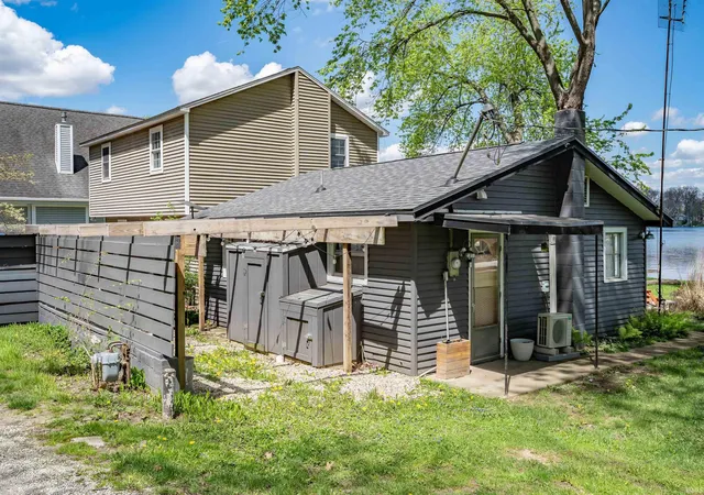 Photo 3 of Manufactured home for sale at 218 Ems B60 Ln, Warsaw, IN 46582 | MLS# 202615097 | Listing updated on 2026-08-03