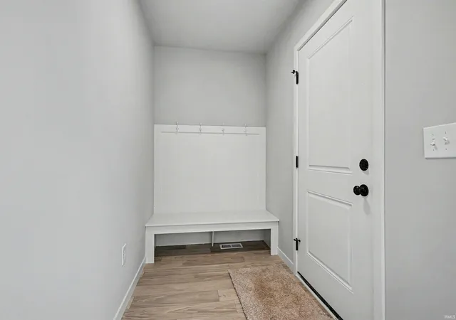 4th image of 50612 Hunters Edge Dr, Elkhart, IN 46514 | MLS# 202615141