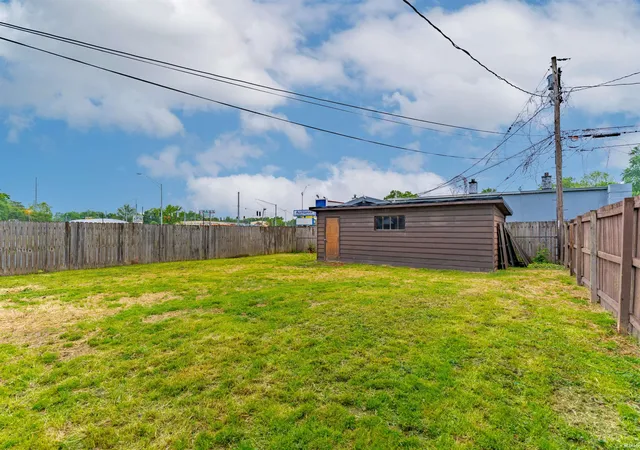 16th image of 1250 Maple Court St, Evansville, IN 47714 | MLS# 202615534