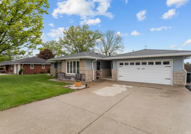 Homes for sale in Kokomo, IN | 936 E Center Rd, Kokomo, IN 46902 | MLS# 202615550