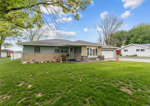 Homes for sale in Kokomo, IN | 936 E Center Rd, Kokomo, IN 46902 | MLS# 202615550