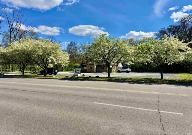 36th image of 1227 E Bristol St, Elkhart, IN 46514 | MLS# 202615696