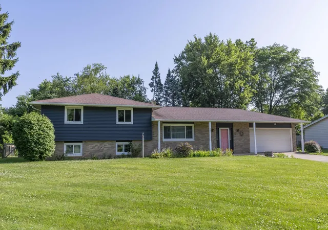 2nd image of 1237 Hampshire Dr, South Bend, IN 46614 | MLS# 202615994