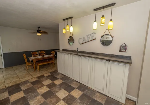 4th image of 1237 Hampshire Dr, South Bend, IN 46614 | MLS# 202615994