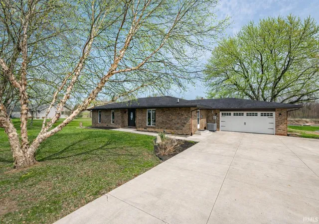 Homes for sale in Warsaw, IN | 2204 Bluewater Dr, Warsaw, IN 46580 | MLS# 202615995