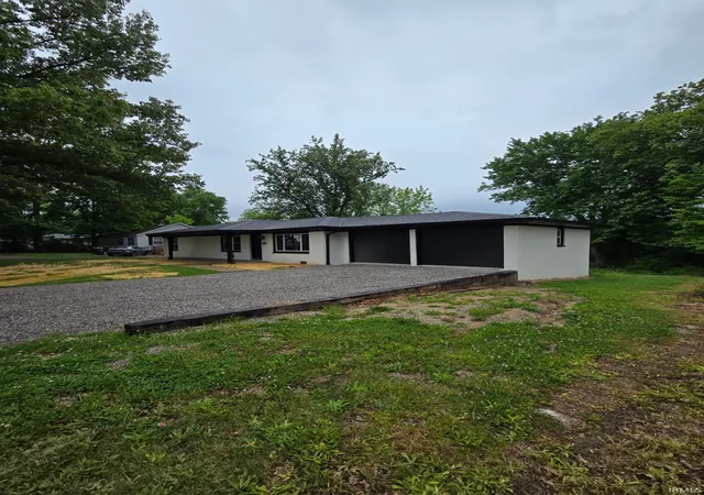 Photo 3 of Sale Pending at 5318 Kratzville Rd, Evansville, IN 47710 | MLS# 202616118 | Listing updated on 2026-07-12
