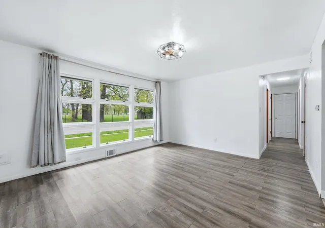 Photo 3 of Manufactured home for sale at 2720 Mckinnie Ave, Fort Wayne, IN 46806 | MLS# 202616203 | Listing updated on 2026-05-31