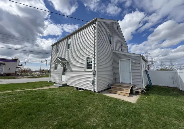 3rd image of 2827 Lincolnway St, Mishawaka, IN 46544 | MLS# 202616230