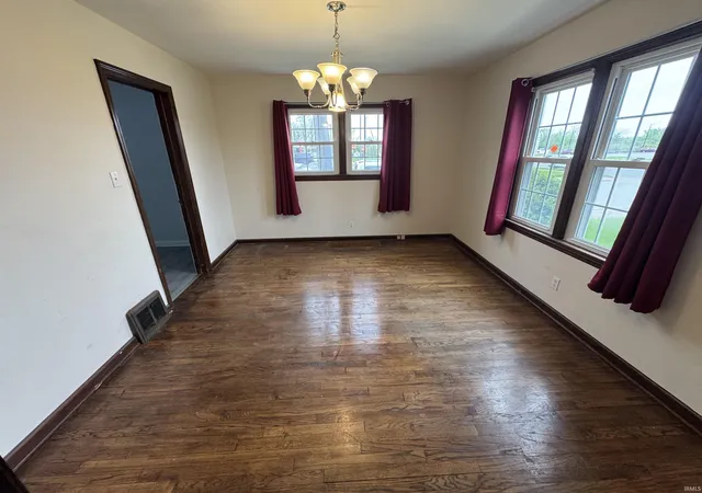 4th image of 2827 Lincolnway St, Mishawaka, IN 46544 | MLS# 202616230