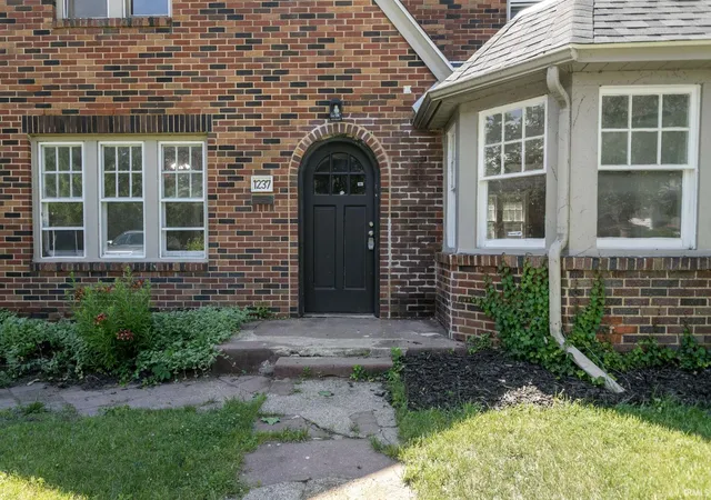 2nd image of 1237 Blaine Ave, South Bend, IN 46616 | MLS# 202616433