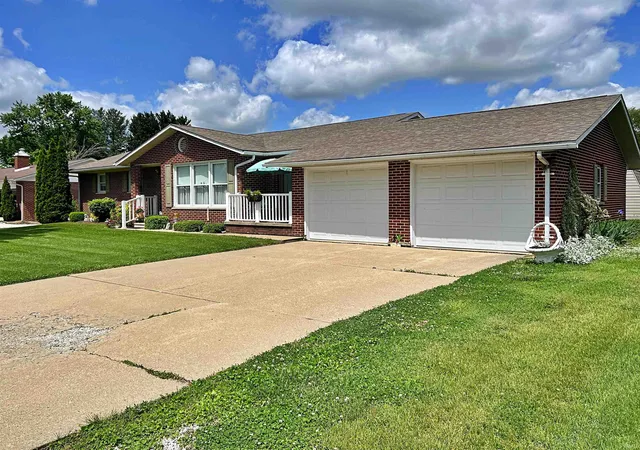 Homes for sale in Linton, IN | 1860 Dogwood Ln, Linton, IN 47441 | MLS# 202616456
