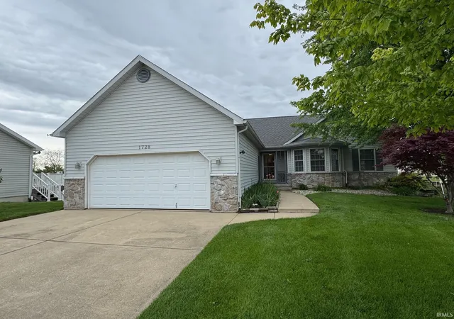 Homes for sale in Rochester, IN | 1728 Colonial Dr, Rochester, IN 46975 | MLS# 202616716
