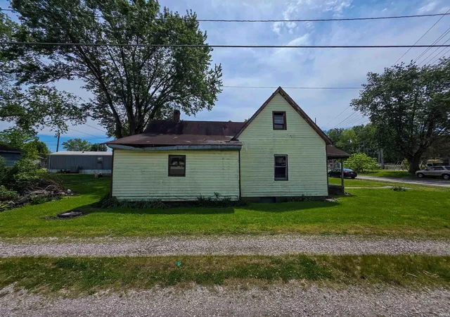 Photo 2 of Manufactured home for sale at 39 NW 4th Street, Linton, IN 47441 | MLS# 202616778 | Listing updated on 2026-05-11