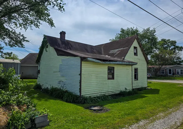 Photo 3 of Manufactured home for sale at 39 NW 4th Street, Linton, IN 47441 | MLS# 202616778 | Listing updated on 2026-05-11