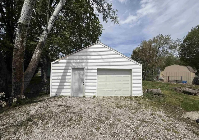 13th image of 562 Roanoke Rd, Kingsford Heights, IN 46346 | MLS# 202617229