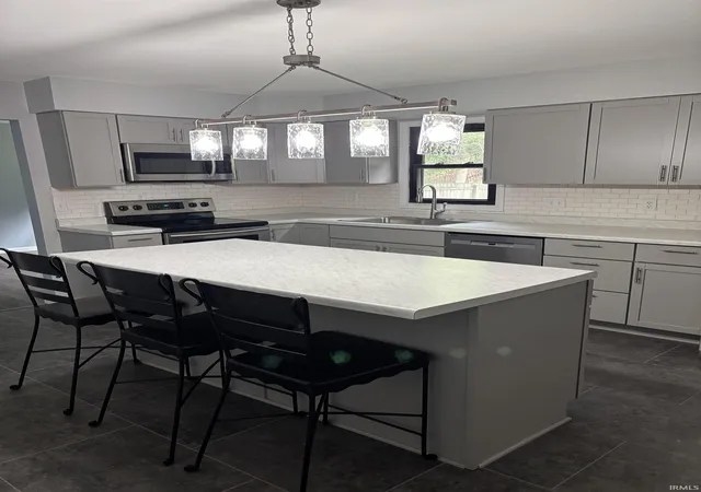 Photo 3 of Sale Pending at 2621 Bonny Ln, Lafayette, IN 47904 | MLS# 202617232 | Listing updated on 2026-09-25