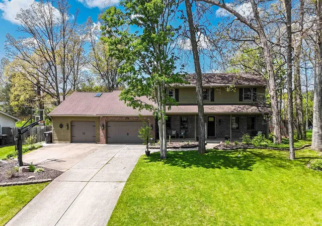 Photo 1 of Sale Pending at 8209 Manor Dr, Fort Wayne, IN 46825 | MLS# 202617339 | Listing updated on 2026-07-12