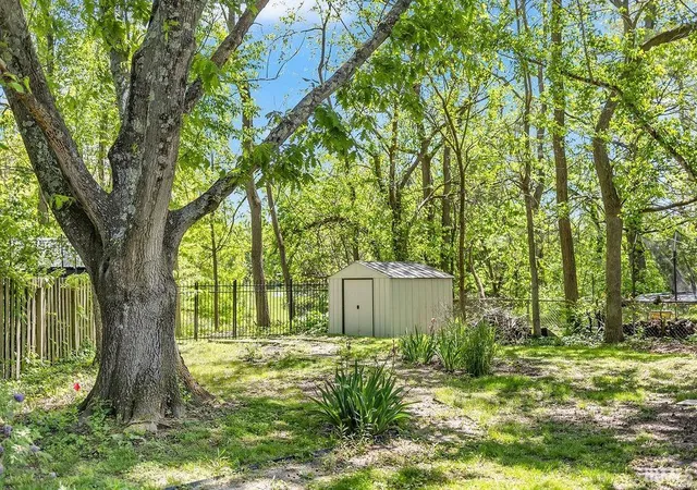 5th image of 1639 S Sycamore Ct, Bloomington, IN 47401 | MLS# 202617454