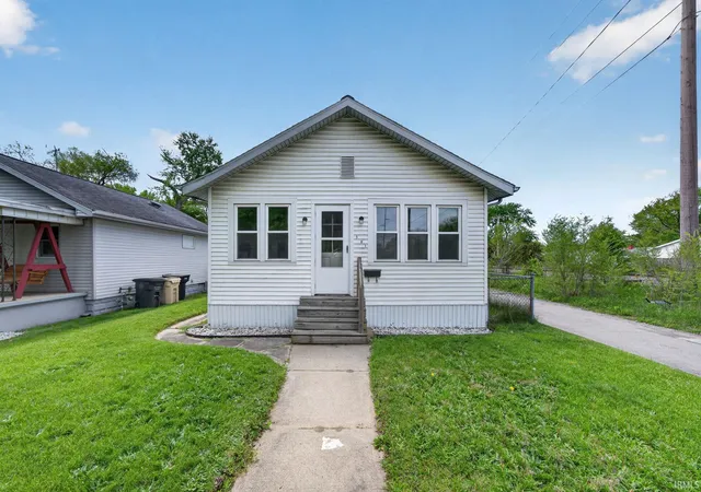 Homes for sale in South Bend, IN | 501 S 31st St, South Bend, IN 46615 | MLS# 202617475