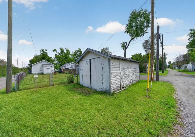 Homes for sale in South Bend, IN | 501 S 31st St, South Bend, IN 46615 | MLS# 202617475