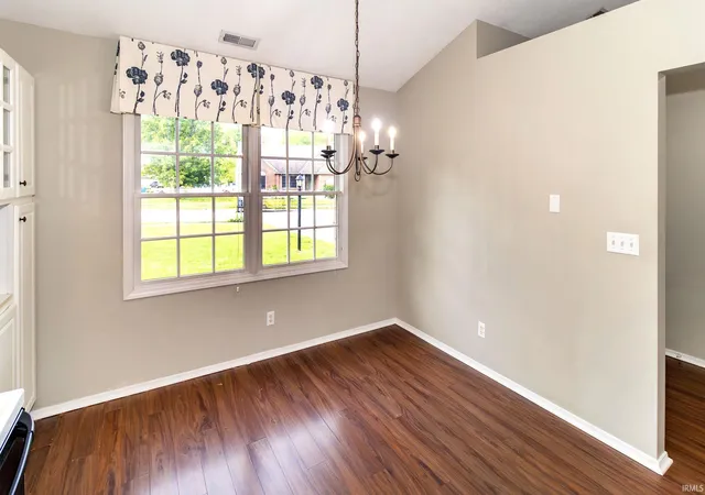 4th image of 323 E Evergreen Rd, Evansville, IN 47711 | MLS# 202617573