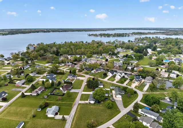 Photo 4 of Manufactured home for sale at 9202 E Lilac Ln, Cromwell, IN 46732 | MLS# 202617617 | Listing updated on 2026-08-25