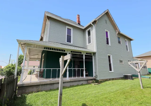 Photo 3 of Sale Pending at 1015 College Ave, Huntington, IN 46750 | MLS# 202617672 | Listing updated on 2026-09-18