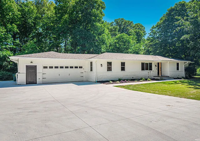 Homes for sale in Evansville, IN | 6410 Six School Rd, Evansville, IN 47720 | MLS# 202617765