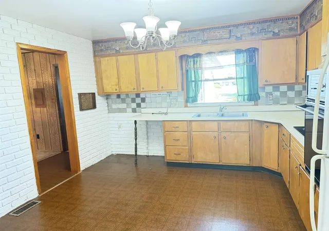 Photo 2 of Sale Pending at 505 Albert St, Valparaiso, IN 46383 | MLS# 202617786 | Listing updated on 2026-07-06